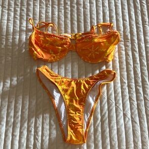 Heavy Manners Bikini 🧡
